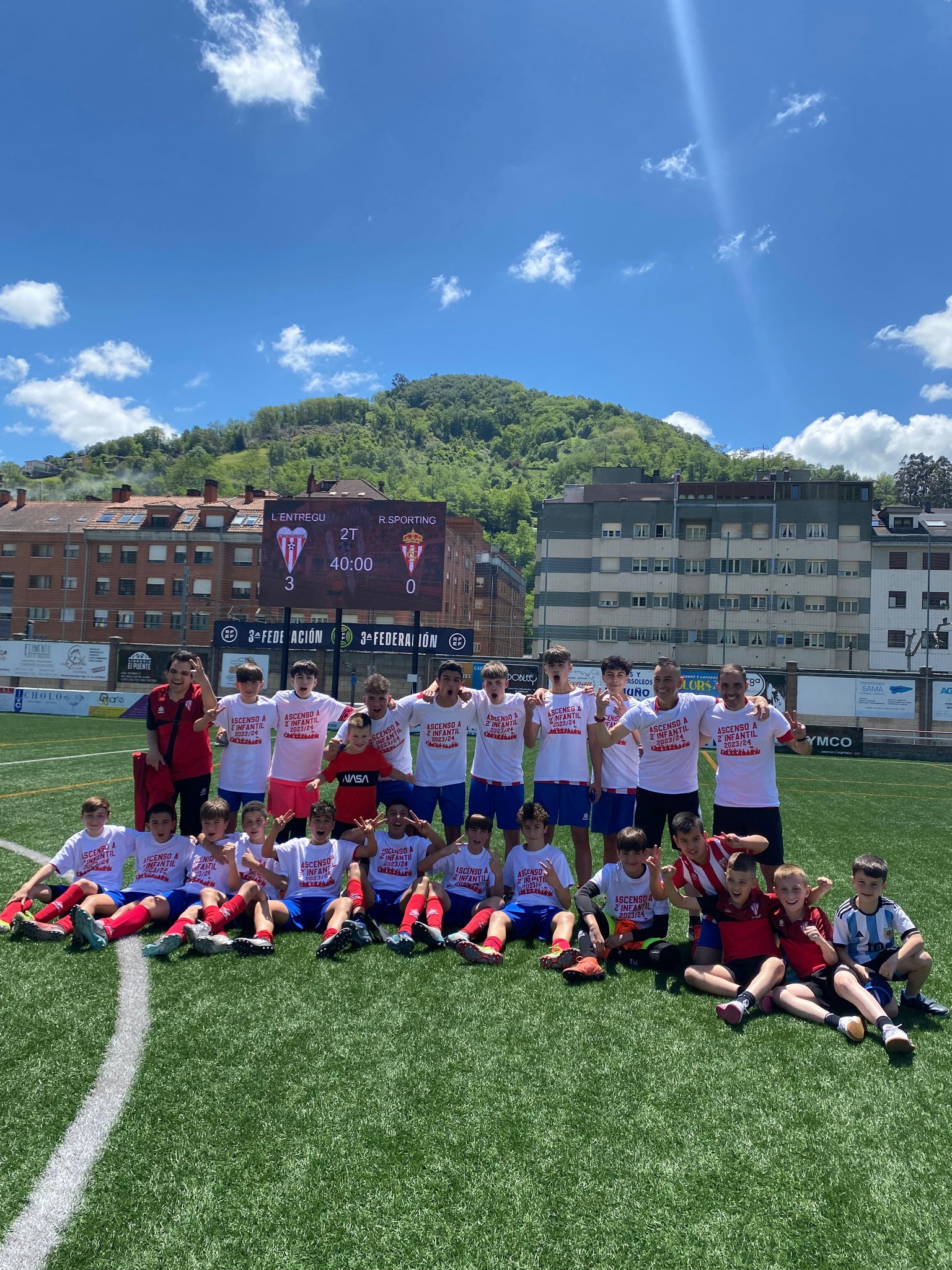 Con la victoria de esta mañana por 3-0 ante el Real Sporting de Gijón nuestro Infantil A asciende a 2@ tras una inmaculada temporada.